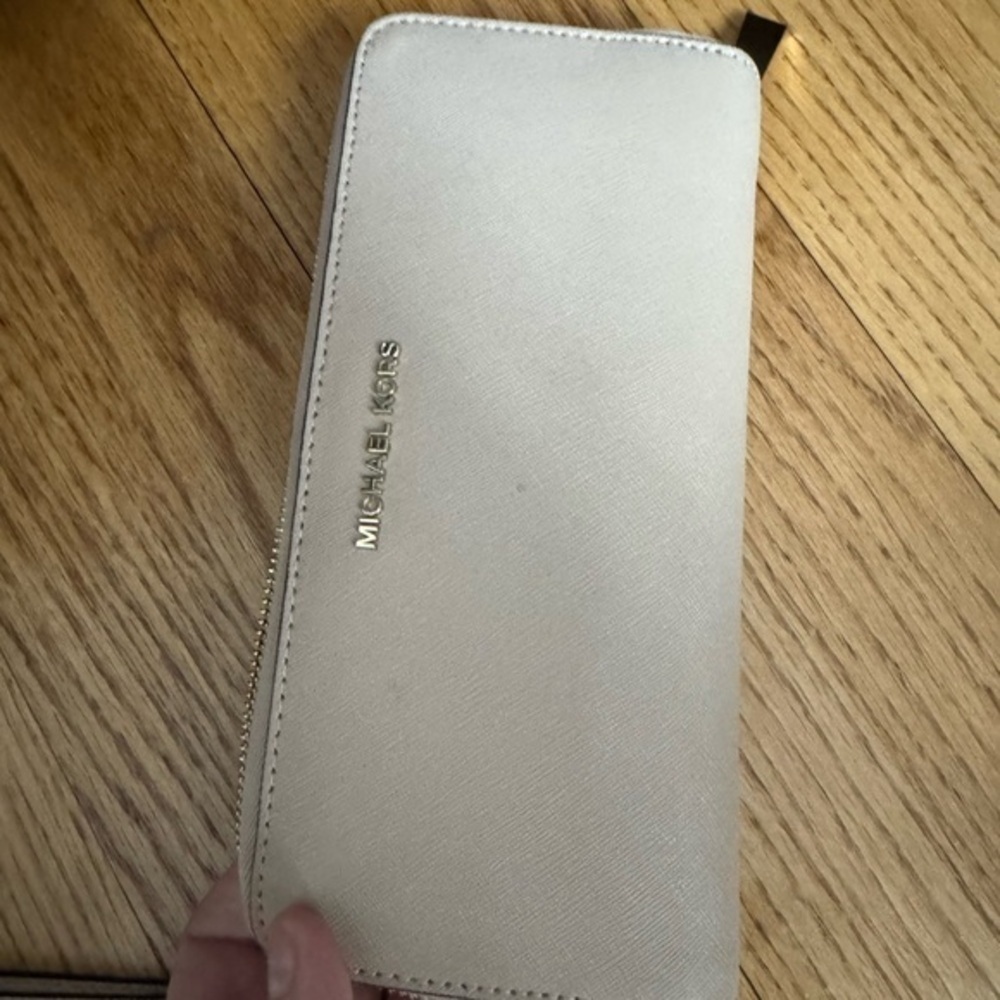 Michael Kors Cream Wallet pebbled leather - Picture 7 of 16